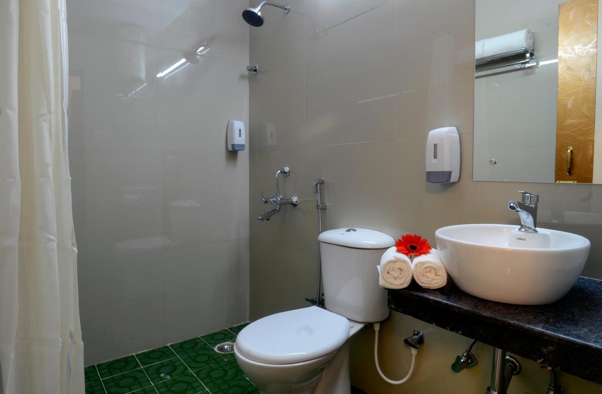 Treehouse Neptune Inn Panaji Luaran gambar